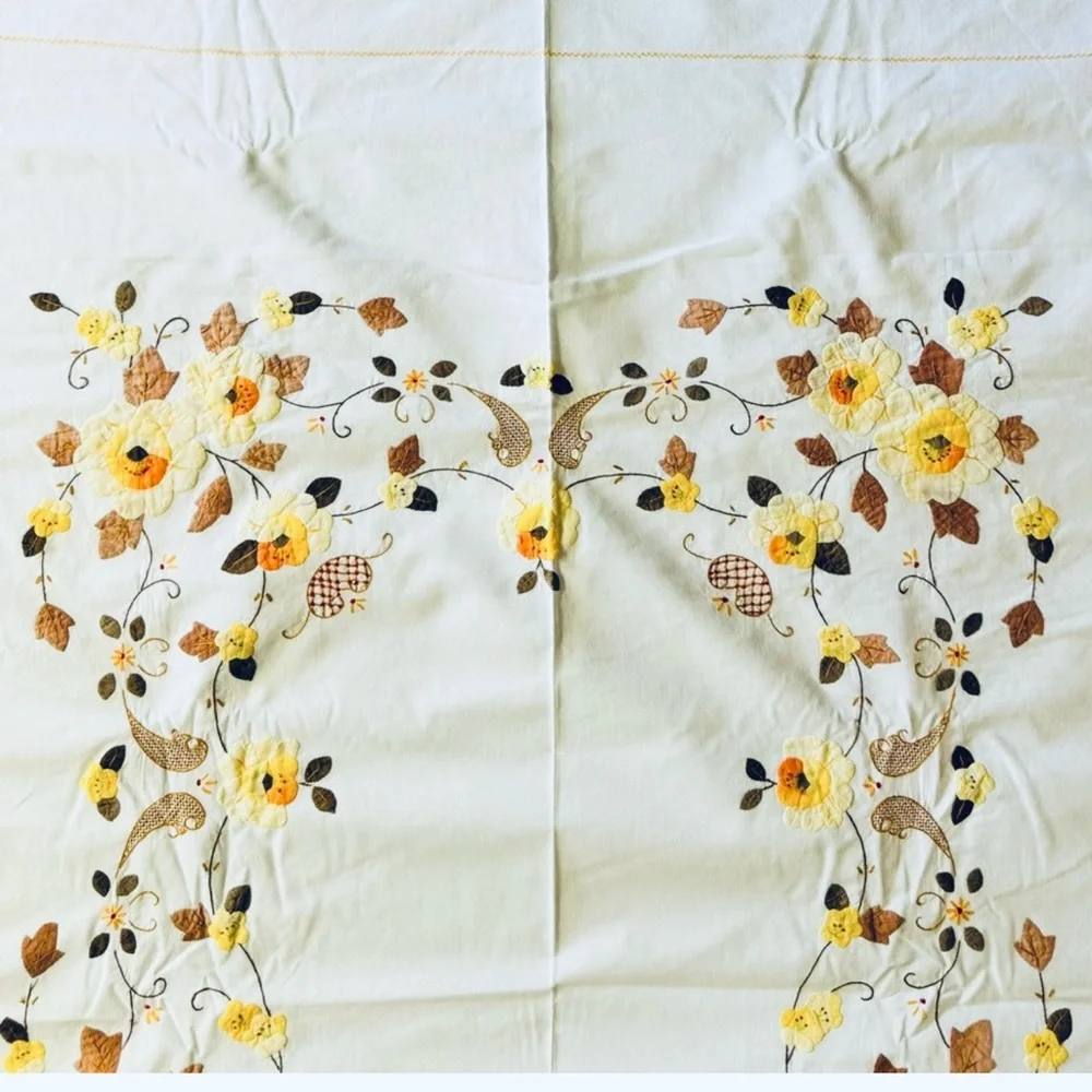 LARGE 13PC Vtg LARGE handmade Spring white and yellow tablecloth and 12 napkins.